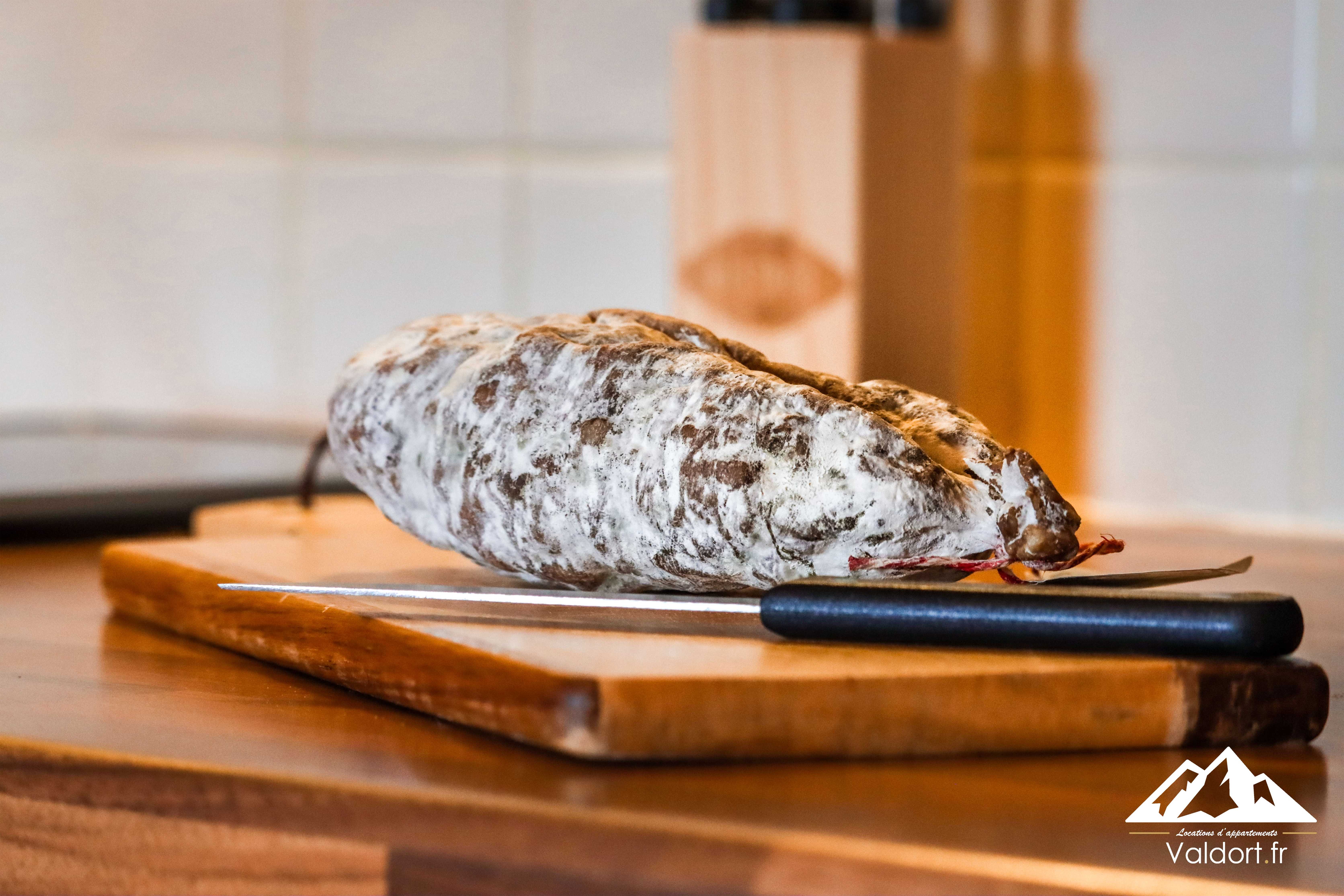 Saucisson dans l'appartement